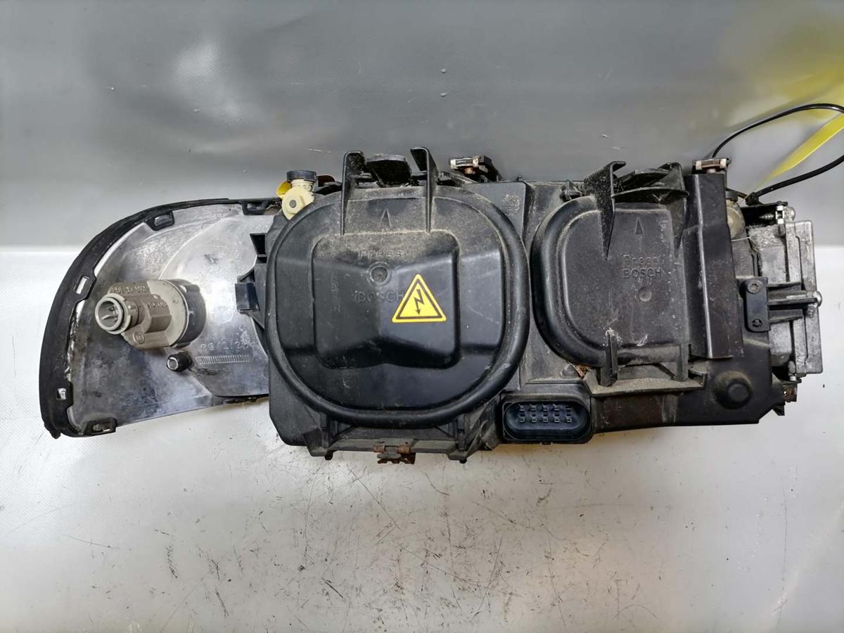 Audi A8 D2 original Scheinwerfer links Xenon Facelift BJ99 vergilbt